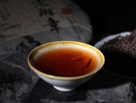 2008年的老班章普洱茶餅生茶缺了一塊值錢嗎？